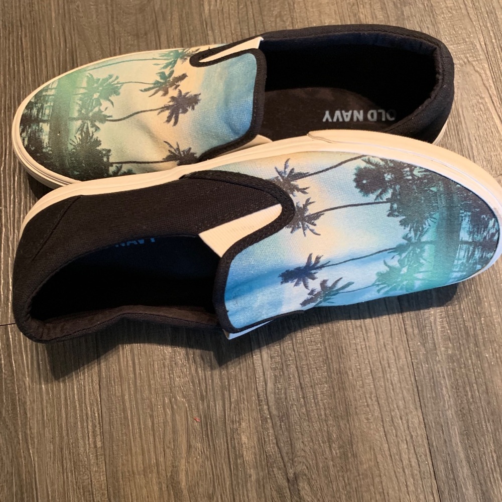 Men Beach wear shoes. - Picture 3 of 4